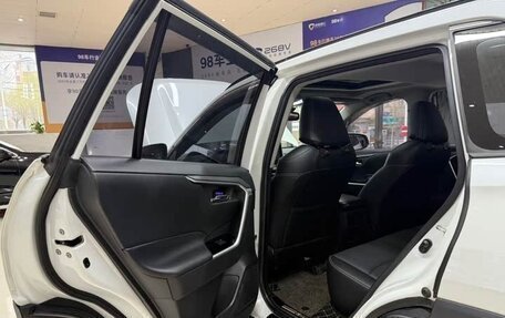 Toyota RAV4, 2022 год, 2 650 000 рублей, 20 фотография