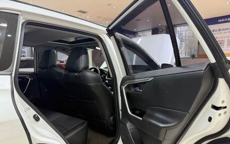 Toyota RAV4, 2022 год, 2 650 000 рублей, 21 фотография