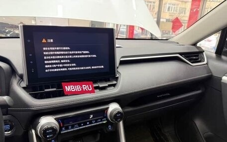 Toyota RAV4, 2022 год, 2 650 000 рублей, 16 фотография