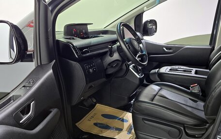 Hyundai Staria, 2021 год, 2 500 000 рублей, 4 фотография