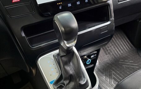 Hyundai Staria, 2021 год, 2 500 000 рублей, 11 фотография