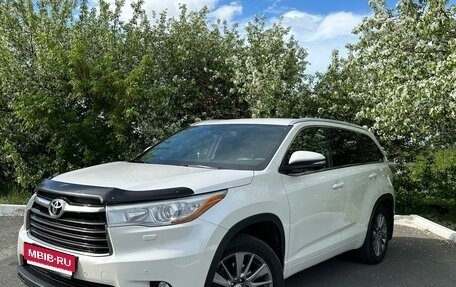 Toyota Highlander III, 2015 год, 3 000 000 рублей, 2 фотография