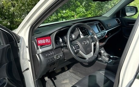Toyota Highlander III, 2015 год, 3 000 000 рублей, 15 фотография