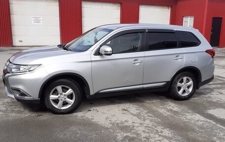 Mitsubishi Outlander III рестайлинг 3, 2015 год, 1 800 000 рублей, 4 фотография
