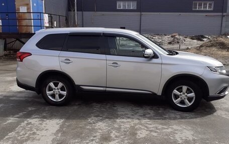 Mitsubishi Outlander III рестайлинг 3, 2015 год, 1 800 000 рублей, 3 фотография
