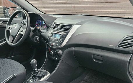 Hyundai Solaris II рестайлинг, 2015 год, 950 000 рублей, 17 фотография