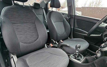 Hyundai Solaris II рестайлинг, 2015 год, 950 000 рублей, 26 фотография