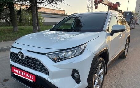 Toyota RAV4, 2020 год, 3 250 000 рублей, 26 фотография