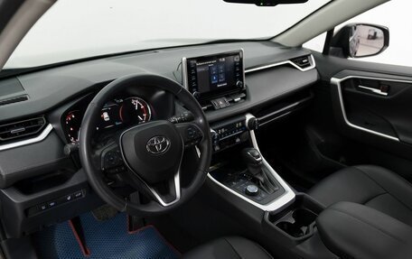 Toyota RAV4, 2021 год, 3 090 000 рублей, 13 фотография
