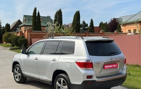 Toyota Highlander III, 2011 год, 2 100 000 рублей, 1 фотография