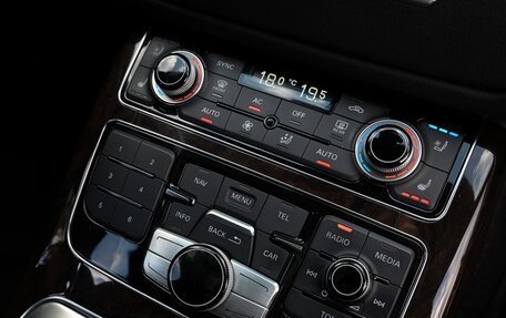 Audi A8, 2012 год, 2 100 000 рублей, 10 фотография