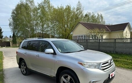 Toyota Highlander III, 2011 год, 2 100 000 рублей, 4 фотография