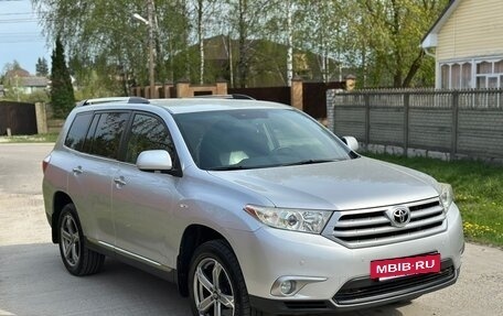 Toyota Highlander III, 2011 год, 2 100 000 рублей, 2 фотография