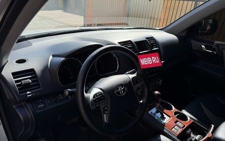 Toyota Highlander III, 2011 год, 2 100 000 рублей, 10 фотография
