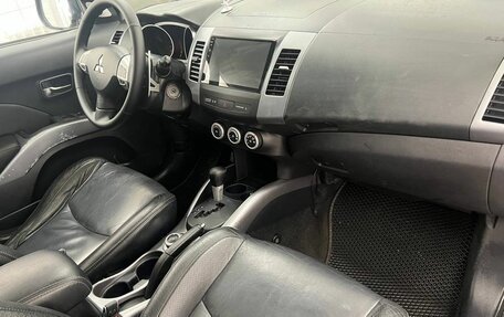 Mitsubishi Outlander III рестайлинг 3, 2007 год, 900 000 рублей, 11 фотография