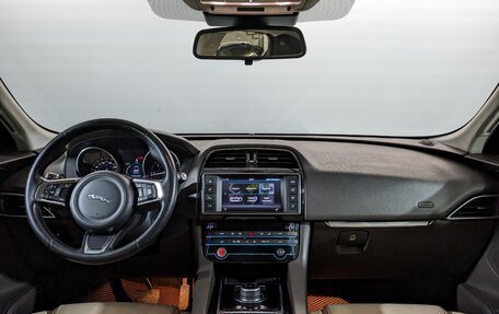 Jaguar F-Pace, 2017 год, 2 600 000 рублей, 26 фотография