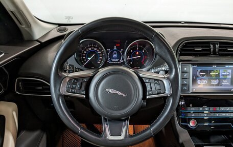 Jaguar F-Pace, 2017 год, 2 600 000 рублей, 28 фотография