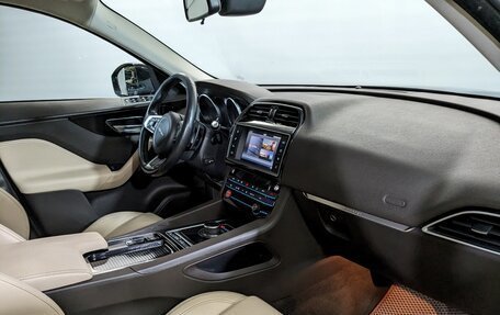 Jaguar F-Pace, 2017 год, 2 600 000 рублей, 17 фотография