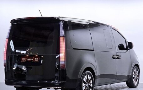 Hyundai Staria, 2022 год, 2 550 000 рублей, 3 фотография