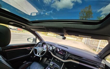 Volkswagen Touareg III, 2018 год, 5 000 000 рублей, 6 фотография