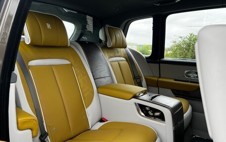 Rolls-Royce Cullinan, 2025 год, 78 000 000 рублей, 17 фотография