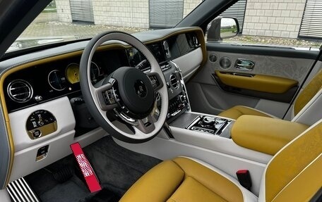 Rolls-Royce Cullinan, 2025 год, 78 000 000 рублей, 9 фотография