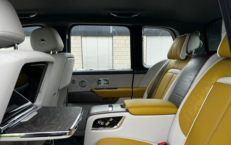 Rolls-Royce Cullinan, 2025 год, 78 000 000 рублей, 19 фотография