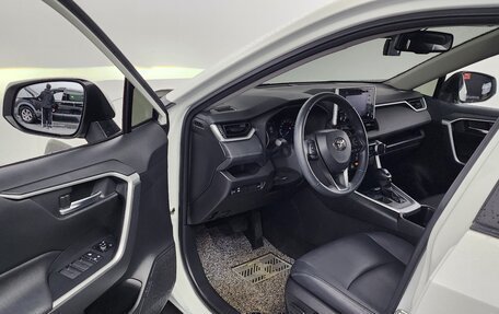 Toyota RAV4, 2022 год, 2 012 000 рублей, 4 фотография
