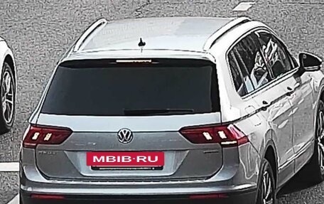 Volkswagen Tiguan II, 2019 год, 2 985 000 рублей, 3 фотография