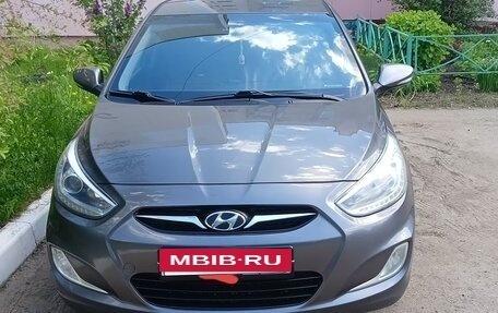 Hyundai Solaris II рестайлинг, 2013 год, 940 000 рублей, 12 фотография