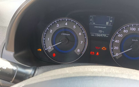 Hyundai Solaris II рестайлинг, 2013 год, 940 000 рублей, 23 фотография