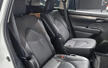 Toyota Highlander, 2023 год, 4 920 000 рублей, 12 фотография