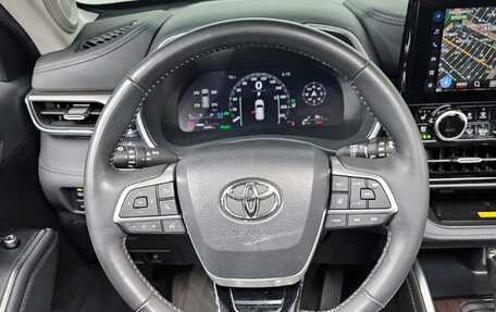 Toyota Highlander, 2023 год, 4 920 000 рублей, 13 фотография
