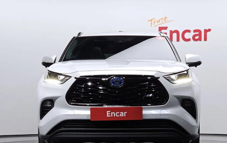 Toyota Highlander, 2023 год, 4 920 000 рублей, 3 фотография
