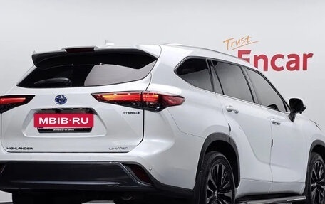 Toyota Highlander, 2023 год, 4 920 000 рублей, 2 фотография