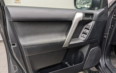 Toyota Land Cruiser Prado 150 рестайлинг 2, 2014 год, 2 995 000 рублей, 18 фотография