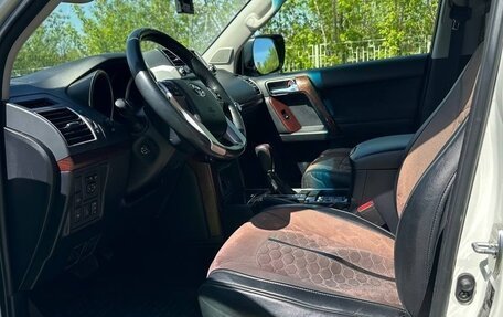 Toyota Land Cruiser Prado 150 рестайлинг 2, 2015 год, 3 650 000 рублей, 7 фотография