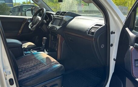 Toyota Land Cruiser Prado 150 рестайлинг 2, 2015 год, 3 650 000 рублей, 10 фотография