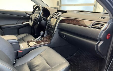 Toyota Camry, 2017 год, 2 280 000 рублей, 10 фотография