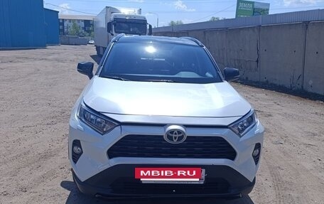 Toyota RAV4, 2021 год, 3 900 000 рублей, 3 фотография