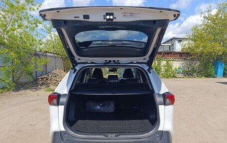 Toyota RAV4, 2021 год, 3 900 000 рублей, 4 фотография