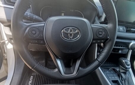 Toyota RAV4, 2021 год, 3 900 000 рублей, 8 фотография