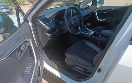 Toyota RAV4, 2021 год, 3 900 000 рублей, 7 фотография