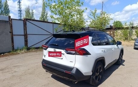 Toyota RAV4, 2021 год, 3 900 000 рублей, 2 фотография