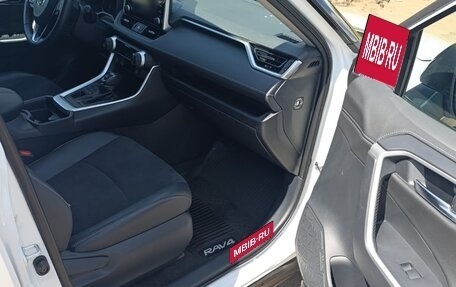 Toyota RAV4, 2021 год, 3 900 000 рублей, 18 фотография