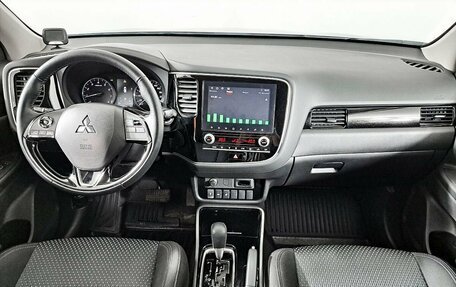 Mitsubishi Outlander III рестайлинг 3, 2021 год, 2 604 200 рублей, 17 фотография
