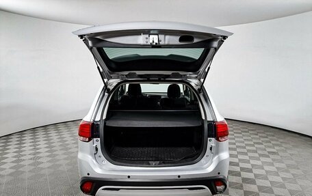 Mitsubishi Outlander III рестайлинг 3, 2021 год, 2 604 200 рублей, 12 фотография