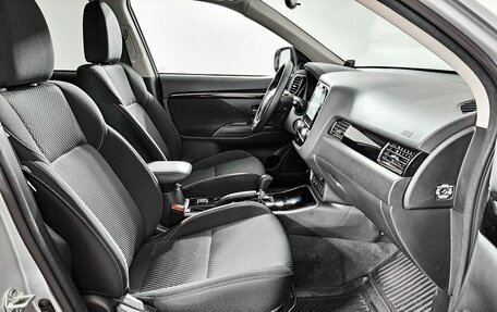 Mitsubishi Outlander III рестайлинг 3, 2021 год, 2 604 200 рублей, 13 фотография