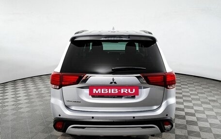 Mitsubishi Outlander III рестайлинг 3, 2021 год, 2 604 200 рублей, 7 фотография