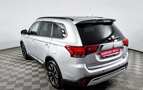Mitsubishi Outlander III рестайлинг 3, 2021 год, 2 604 200 рублей, 8 фотография
